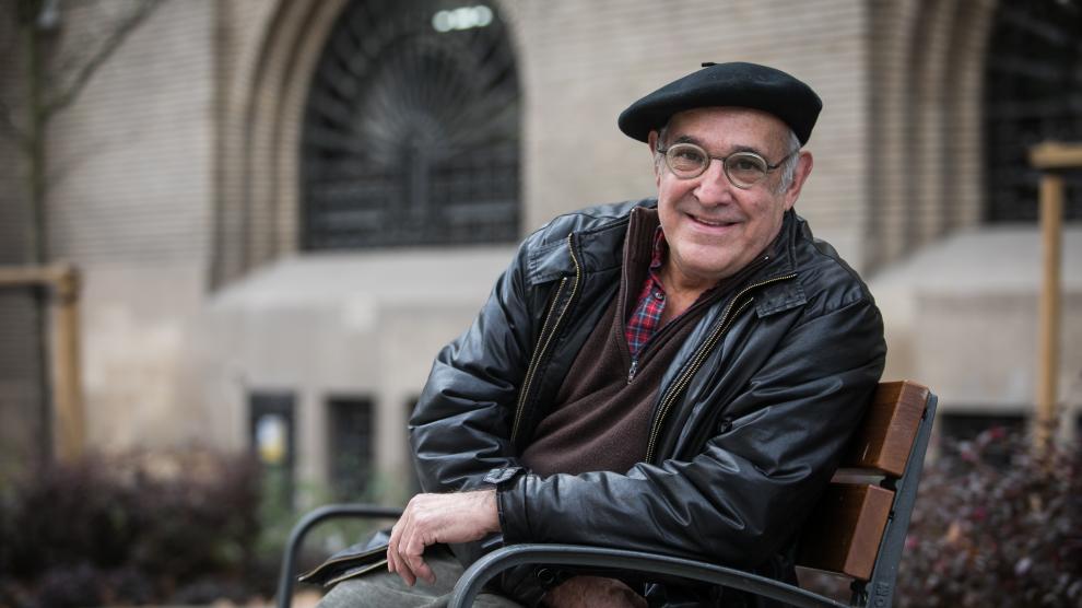 Paco Paricio se siente, sobre todo, un hombre de teatro que mira a los ojos al público y que anota, una vez concluida la función, muchas cosas en su cuaderno de apuntes. Cada vez más.