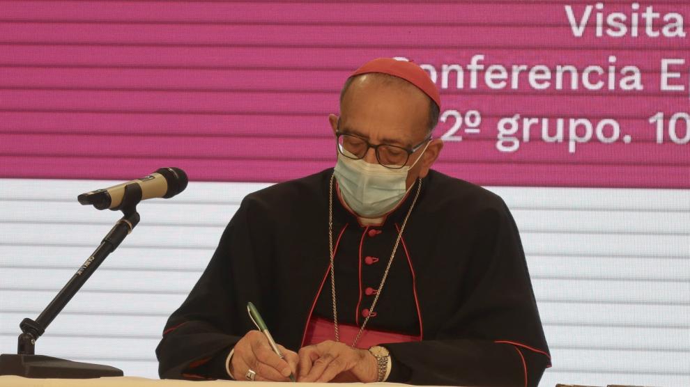 El cardenal presidente de la Conferencia Episcopal Española, Juan José Omella, en rueda de prensa tras reunirse con el Papa en Roma.