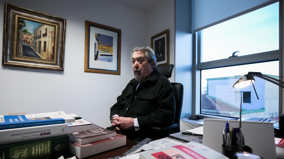 Juan Alberto Belloch, en su despacho de la Audiencia Provincial de Zaragoza.