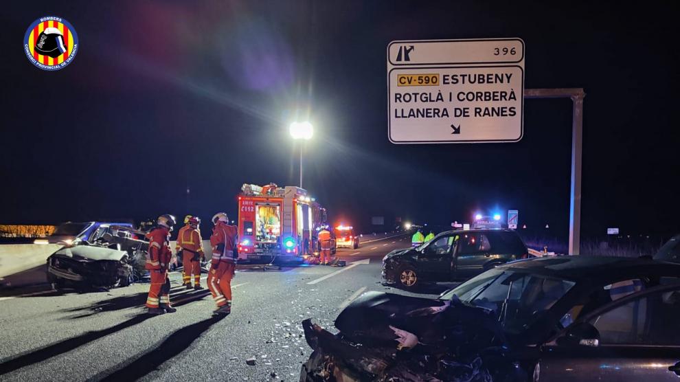 Cinco muertos tras una colisión entre cuatro vehiculos en la A-7 en Valencia