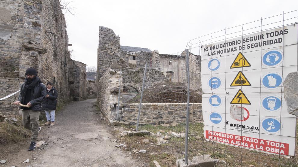 Jánovas es el único de los tres núcleos dotado de luz y donde se han urbanizado las calles.