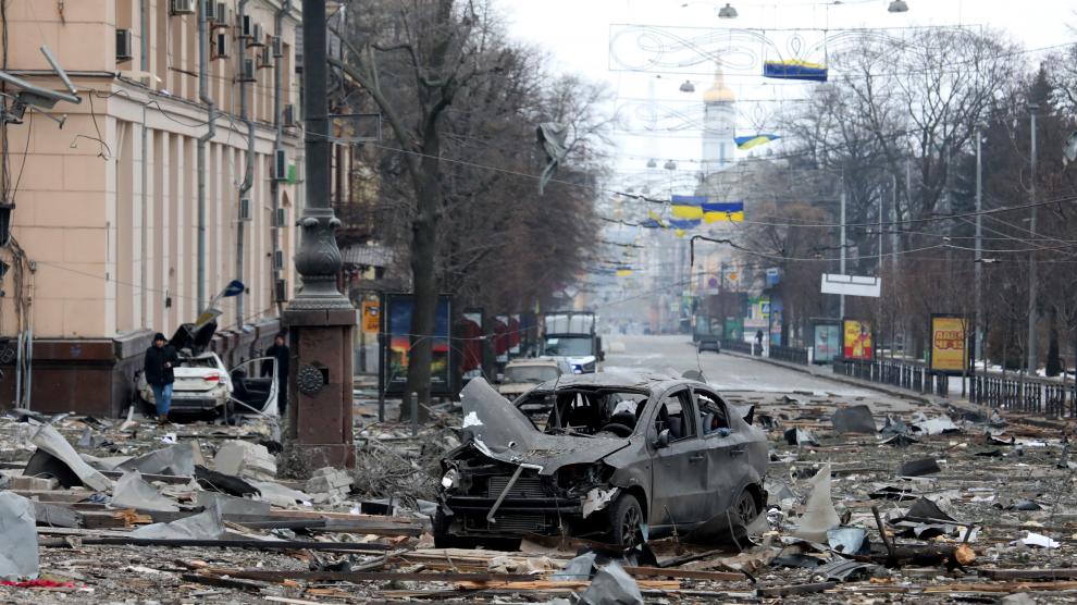 Desolación en las calles de Kharkiv tras un ataque