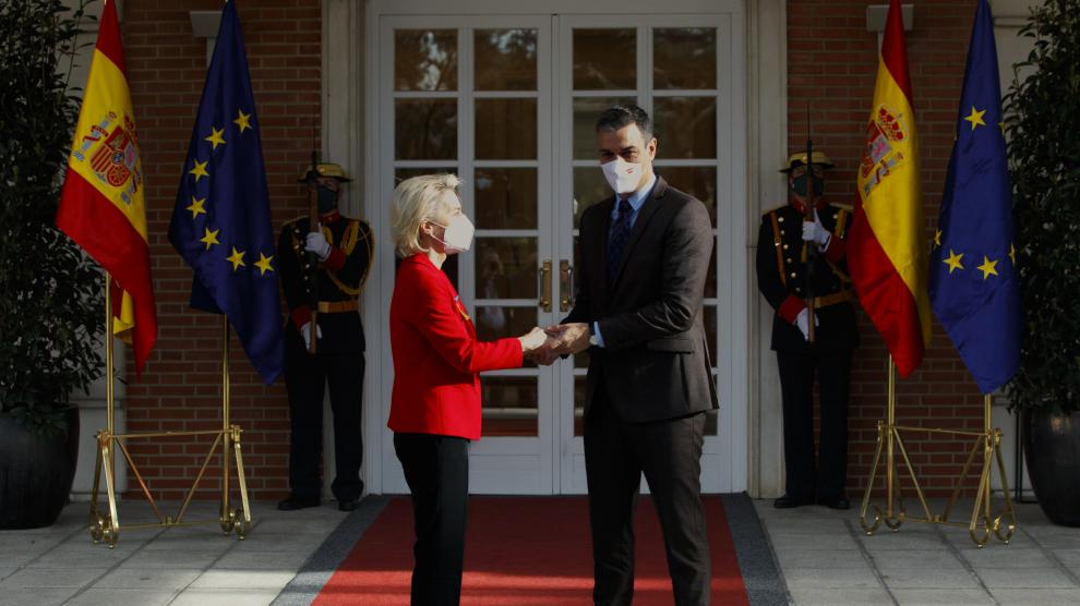 Sánchez recibe a la presidenta de la Comisión Europea, Úrsula von der Leyen, en Moncloa