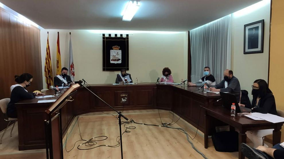 Pleno del Ayuntamiento de Andorra con el alcalde, Antonio Amador, en el centro, y Juan Ciércoles, a su derecha.