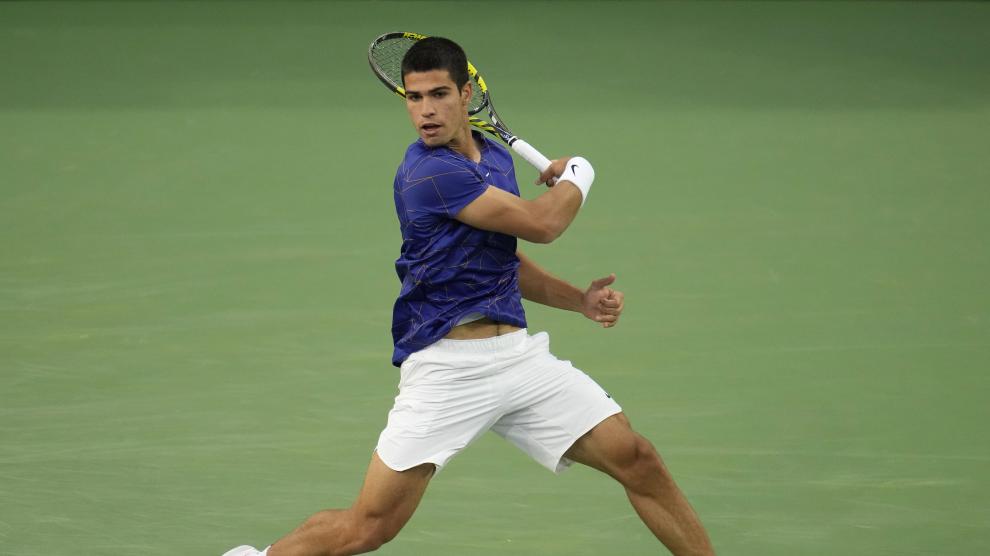 Alcaraz, de 18 años, se batirá ante Nadal en las semifinales del Indian Wells.