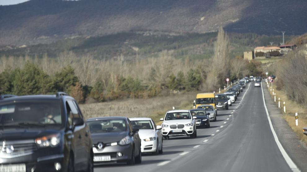 En las carreteras convencionales, la velocidad máxima es ahora de 90 kilómetros por hora, aunque se esté adelantando.
