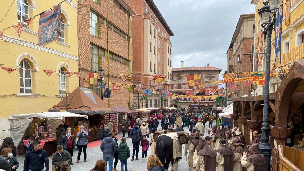 La fiesta se va adueñando de las calles de Teruel.