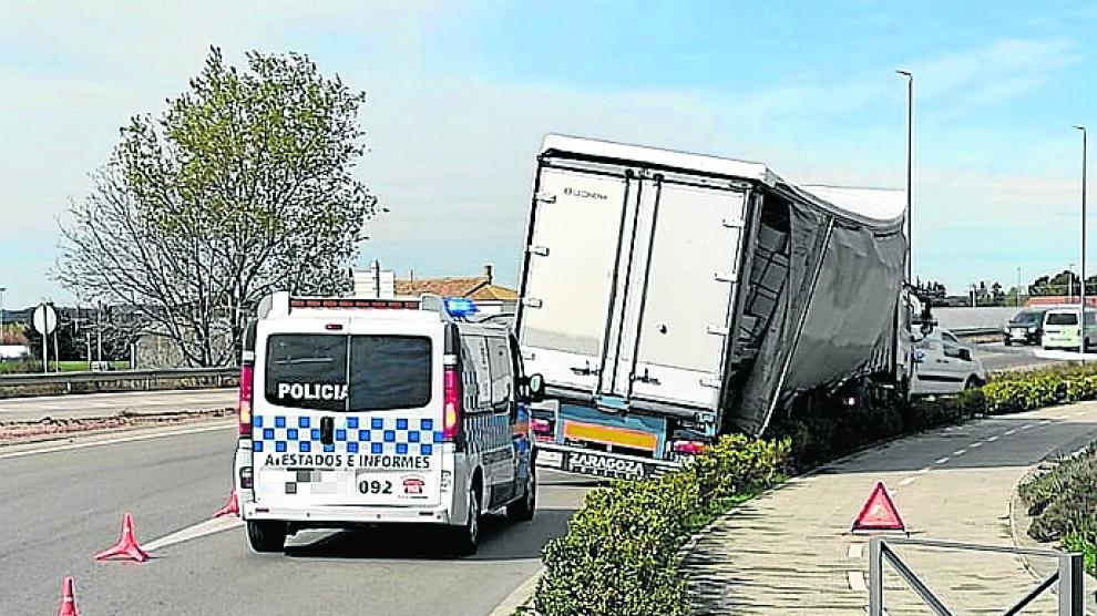 La Policía Local reguló el tráfico y el vehículo fue escoltado posteriormente.