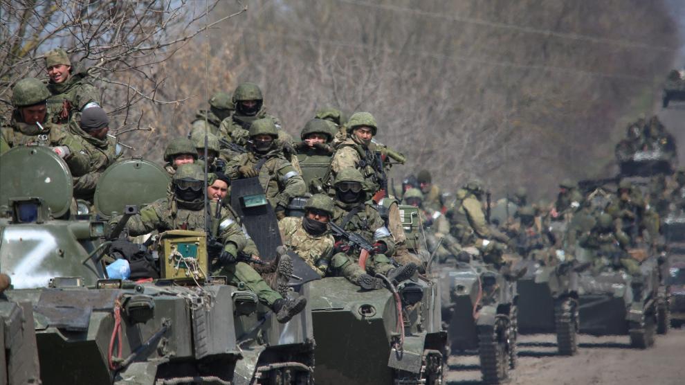 Tanques rusos en su camino hacia Mariúpol