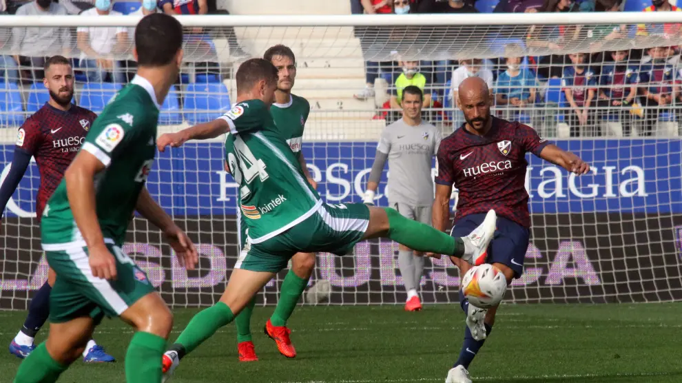 Imagen del partido de ida que disputaron Huesca y Amorebieta.