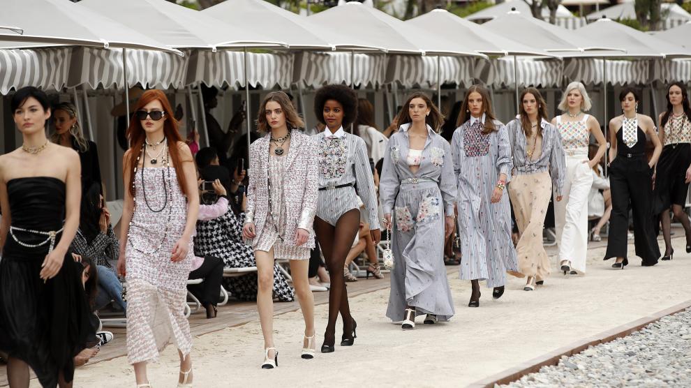Chanel vuelve a sus raíces más chic con un desfile de moda en Mónaco
