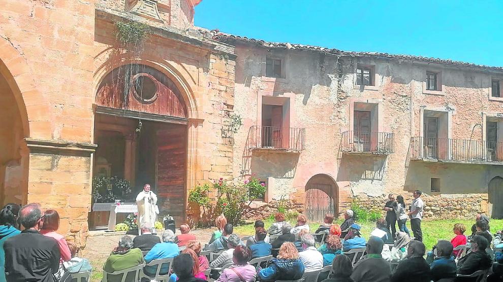 Celebración de la romería al santuario de Montserrate en la que se anunció la cesión al Ayuntamiento.