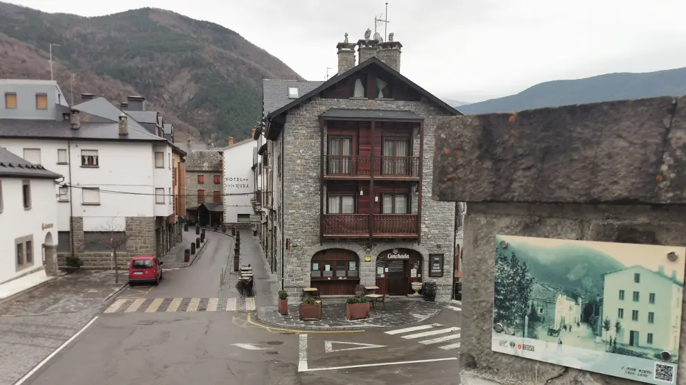 Comparación entre la calle Esperanza en los años 20-30 del siglo pasado y la actual.