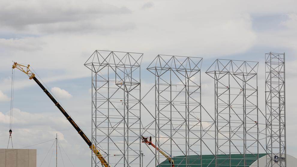 Construcción de la estructura metálica del hangar con capacidad para dos Airbus A380.
