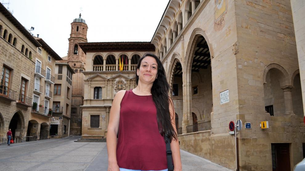Virginia Mendoza, en la plaza de España de Alcañiz.