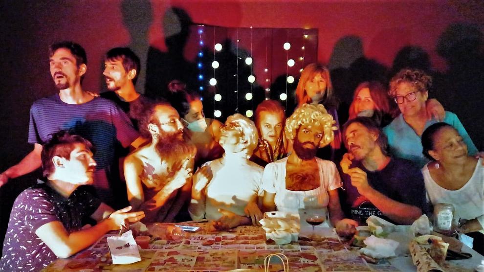 Cena inspirada en el 'pop art', con Fénix como Warhol y Monreal como Marilyn (centro).