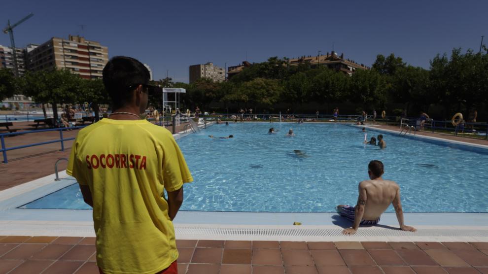 Primer día de piscinas en el CDM La Granja.