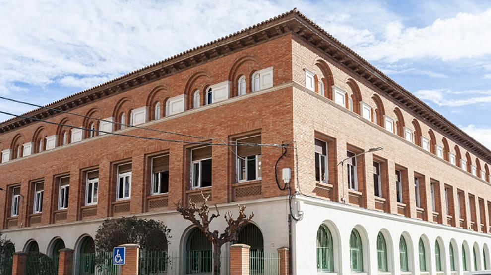 La fachada del colegio Santa Ana de Calatayud.
