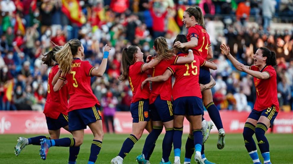 La selección española femenina de fútbol, en un partido internacional