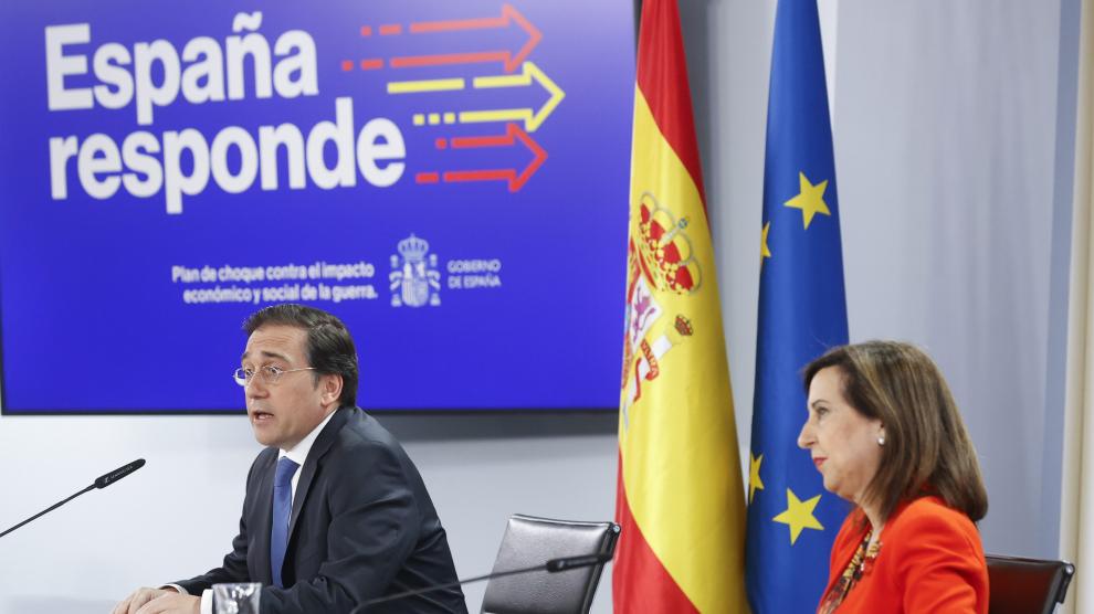 Margarita Robles y José Manuel Albares, este miércoles.