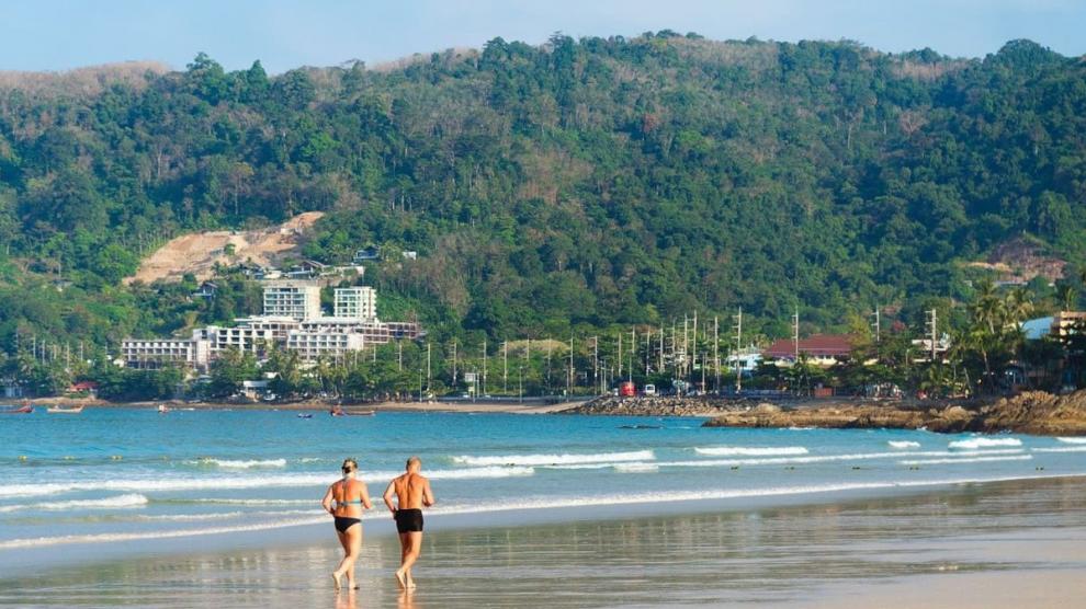 ¿Es bueno andar o correr por la arena de la playa Los beneficios e inconvenientes