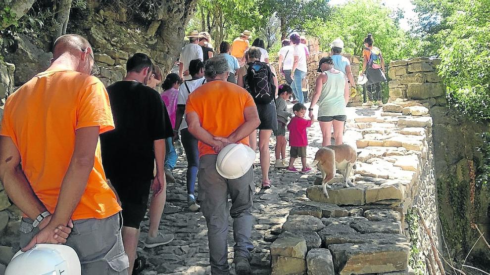 El Castillo de Boltaña luce con más fuerza gracias al taller de empleo.