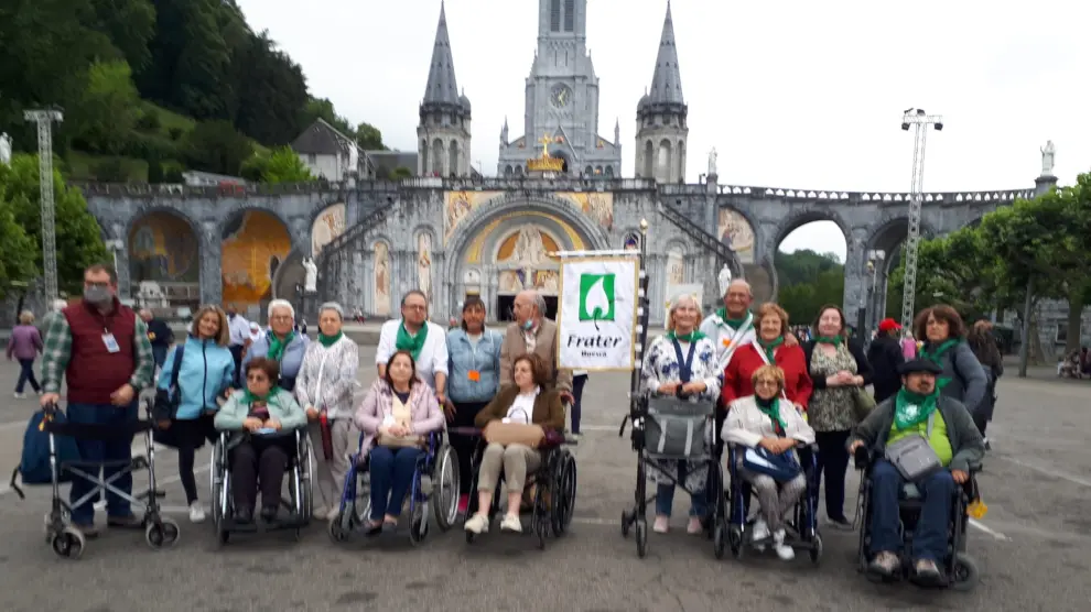 Algunos de los miembros de Frater que acudieron a la peregrinación al Santuario de Lourdes.