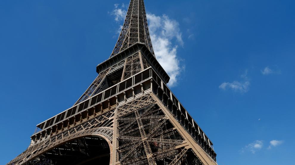 A worker is seen on the Eiffel tower during the 20th campaign of painting and stripping in Paris, France, July 5, 2022. REUTERS/Benoit Tessier FRANCE-EIFFEL/RUST