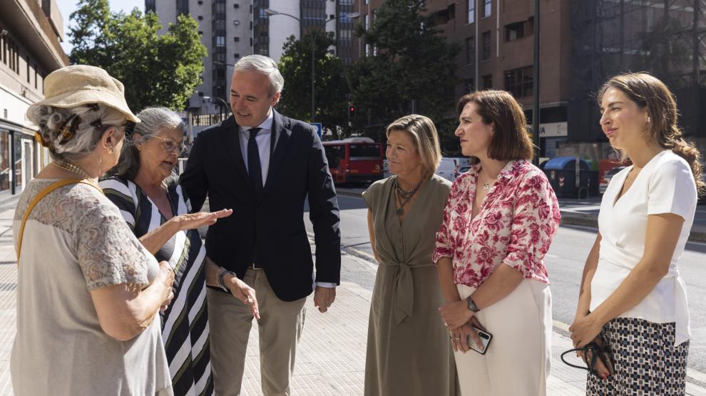 Placa en recuerdo a las víctimas del atentado del hotel Corona de Aragón en Zaragoza