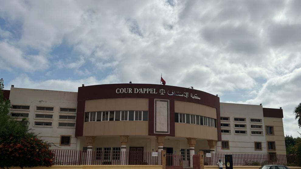 Vista del Tribunal de Apelación de Nador, en el noreste de Marruecos, que pospuso hoy hasta el próximo 27 de julio el juicio contra 28 emigrantes acusados por supuesta implicación en el salto masivo a la valla con la ciudad española de Melilla.
