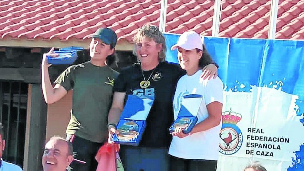 Miriam Higuera, primera por la derecha, en el podio del Campeonato de España de Recorridos.