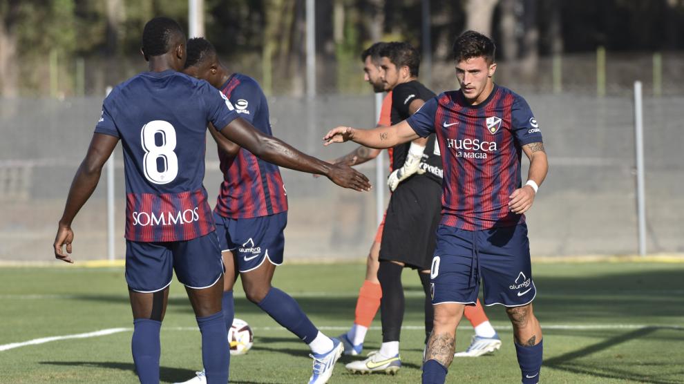 Soko y Escriche, durante el amistoso de la SD Huesca con el Andorra.