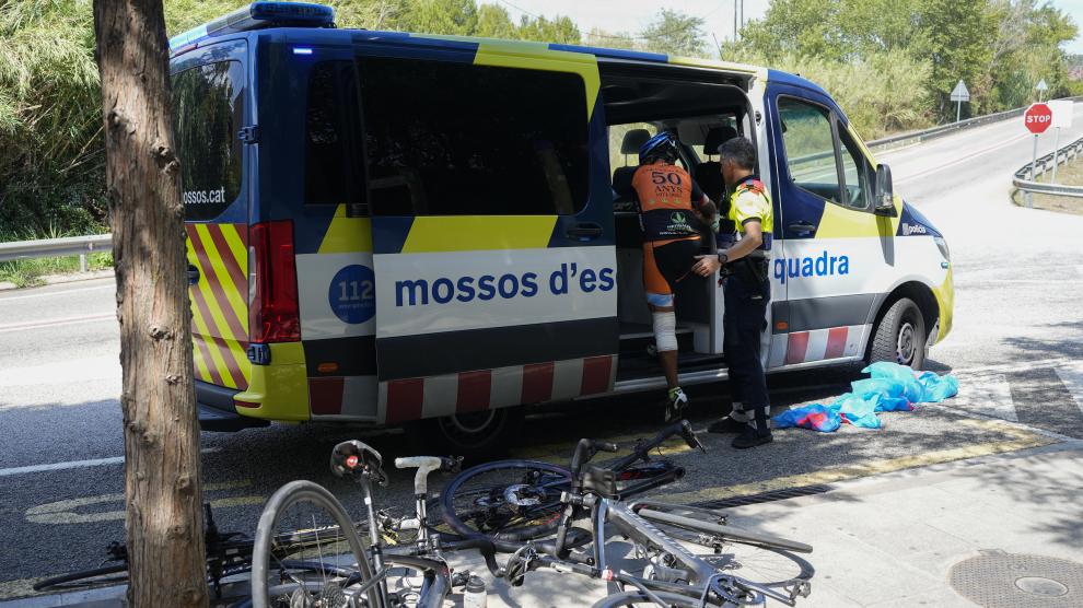 Un coche embiste a grupo de 9 ciclistas, mata a dos de ellos y se da la fuga