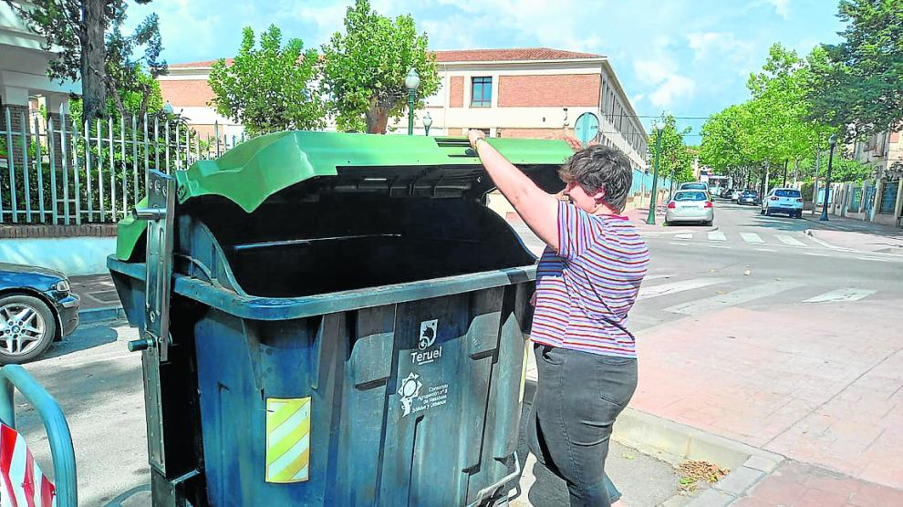 Uno de los contenedores de residuos sólidos urbanos que serán sustituidos con el nuevo gestor.