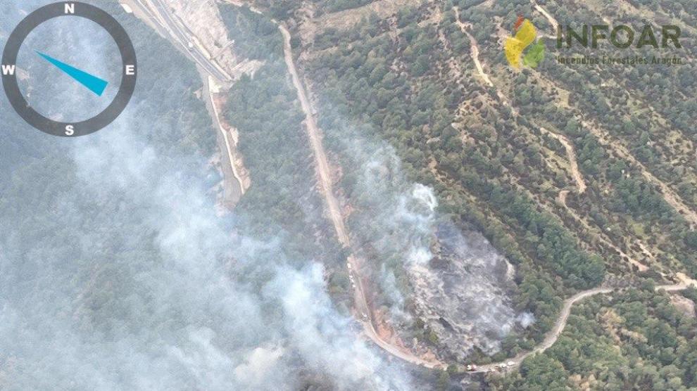 Imagen aérea del incendio en Caldearenas.