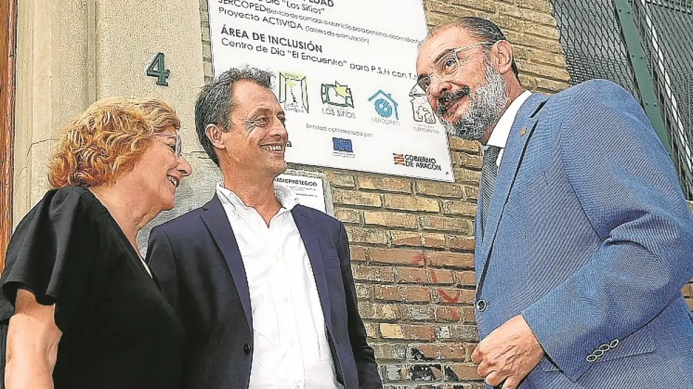 María Victoria Broto y Daniel Gimeno ayer, junto al presidente de Aragón, Javier Lambán.