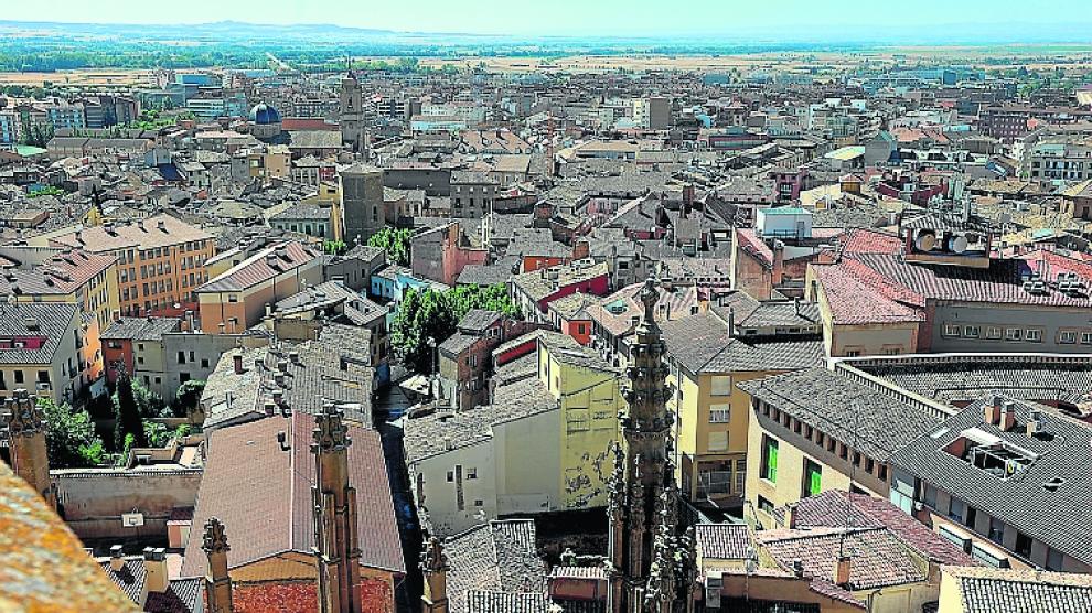 La torre campanario de la Catedral de Huesca ofrece una amplia panorámica de la ciudad.