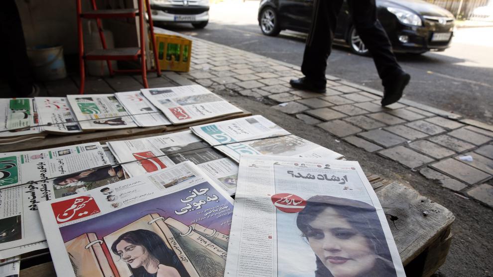 Portadas de los periódicos iranís tras la muerte de Mahsa Amini.