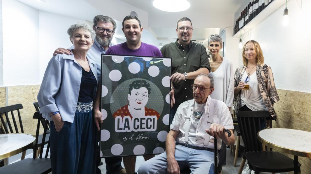 Luisa Almau, Pepe Cerdá, Noé Almau, Miguel Ángel Almau, Patricia Coscolla, Ana Bendicho y Miguel Almau, sentado.