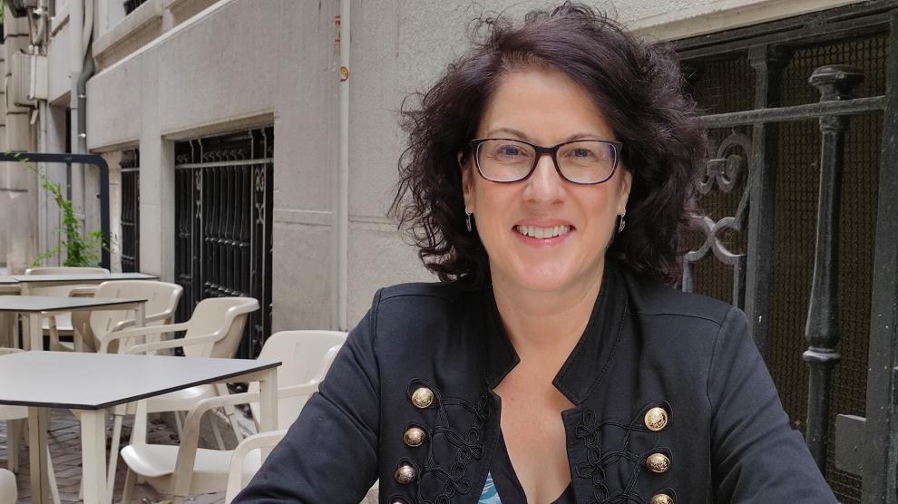 Olga Sánchez usa el humor, la fantasía y la cocina en su primera ficción.