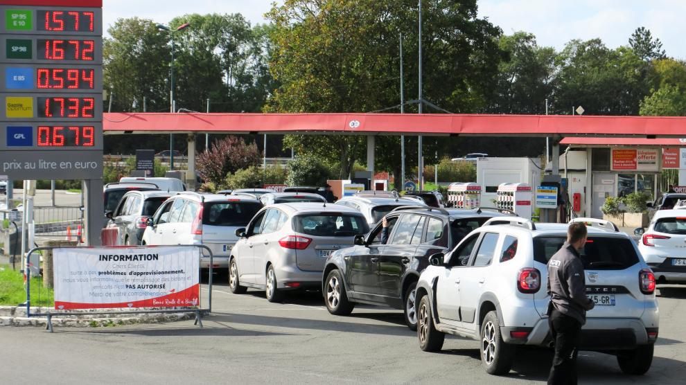 Colas en las gasolineras franceses ante el posible desabastecimiento.