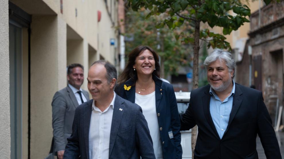El secretario general de Junts, Jordi Turull; la presidenta de Junts, Laura Borràs y el líder del partido en el Parlament, Albert Batet, este viernes.