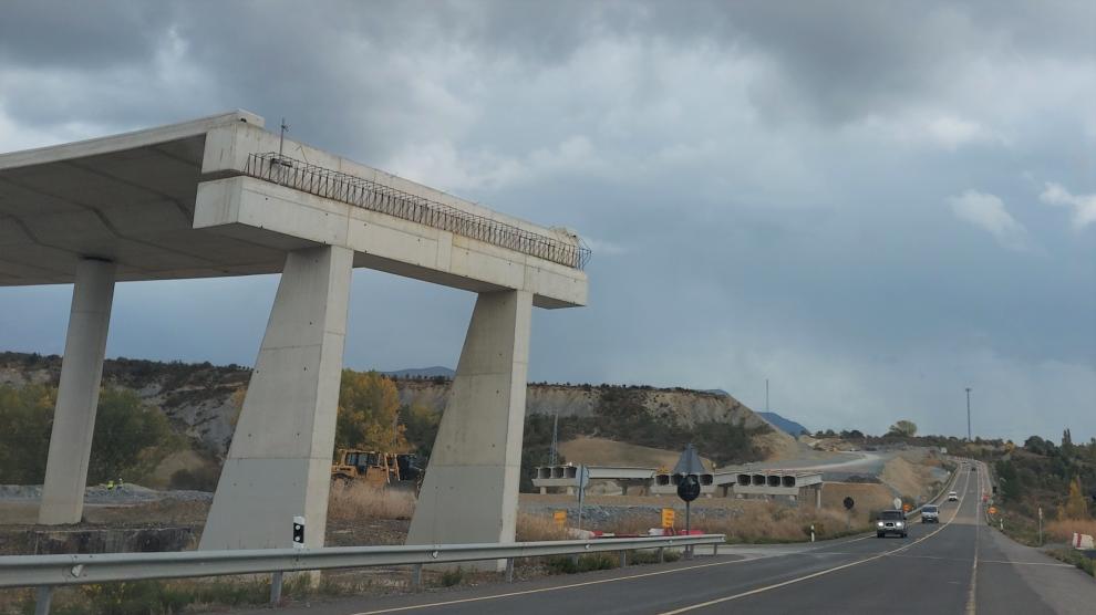 Tramo Sabiñánigo Este-Sabiñánigo Oeste para enlazar con el tramo Sabiñánigo-Jaca.
