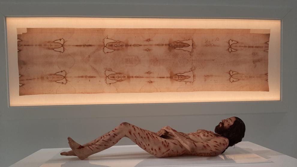 El cuerpo hiperrealista de Jesucristo representado a partir de la Sábana Santa en la exposición The Mystery Man.