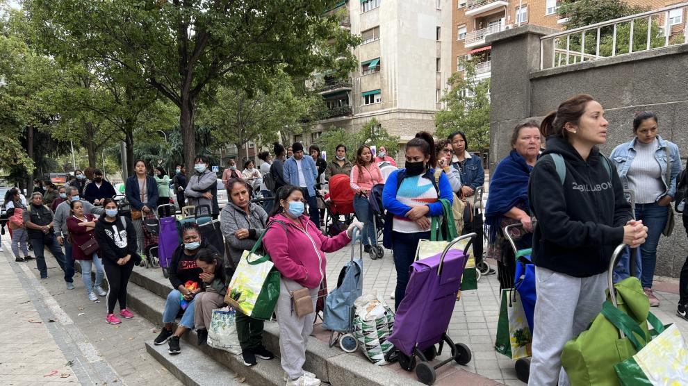 Las colas del hambre crecen con la inflación en Madrid