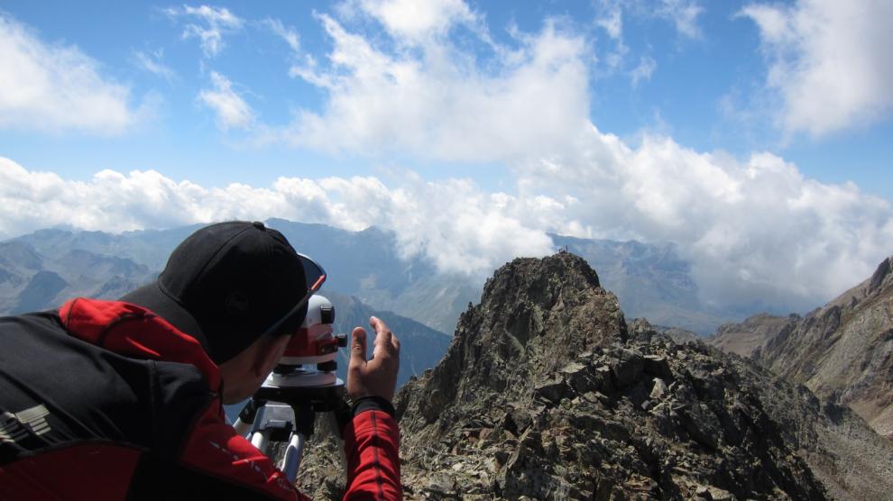 Fotos de la medición del pico Arnales.
