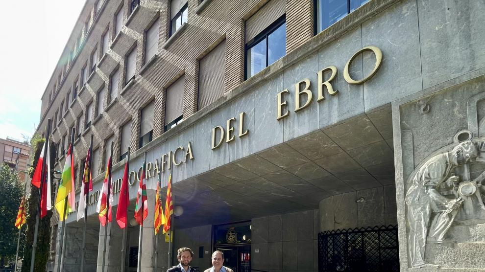 Isaac Claver y Salvador Sarrado a su llegada a la reunión mantenida en Zaragoza con la Confederación Hidrográfica del Ebro.