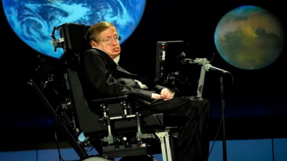 Stephen Hawking durante una conferencia por el 50 aniversario de la NASA el 21 de abril de 2008.