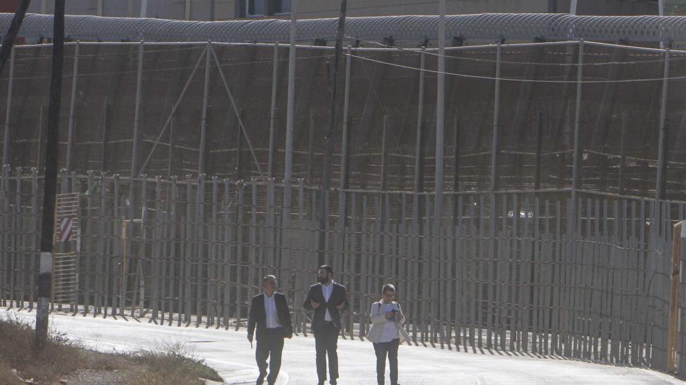 Diputados de Unidas Podemos, Bilbu y ERC visitan la zona fronteiza entre Melilla y Marruecos