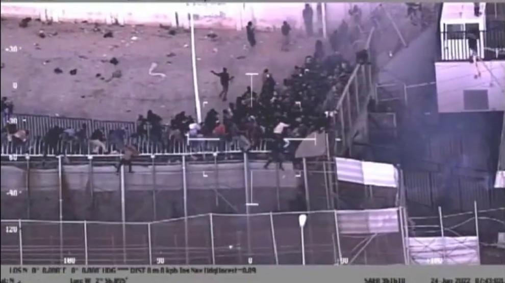 Las socios del Gobierno y el PP le acusan de mentir porque a su juicio sí hubo muertes en territorio español